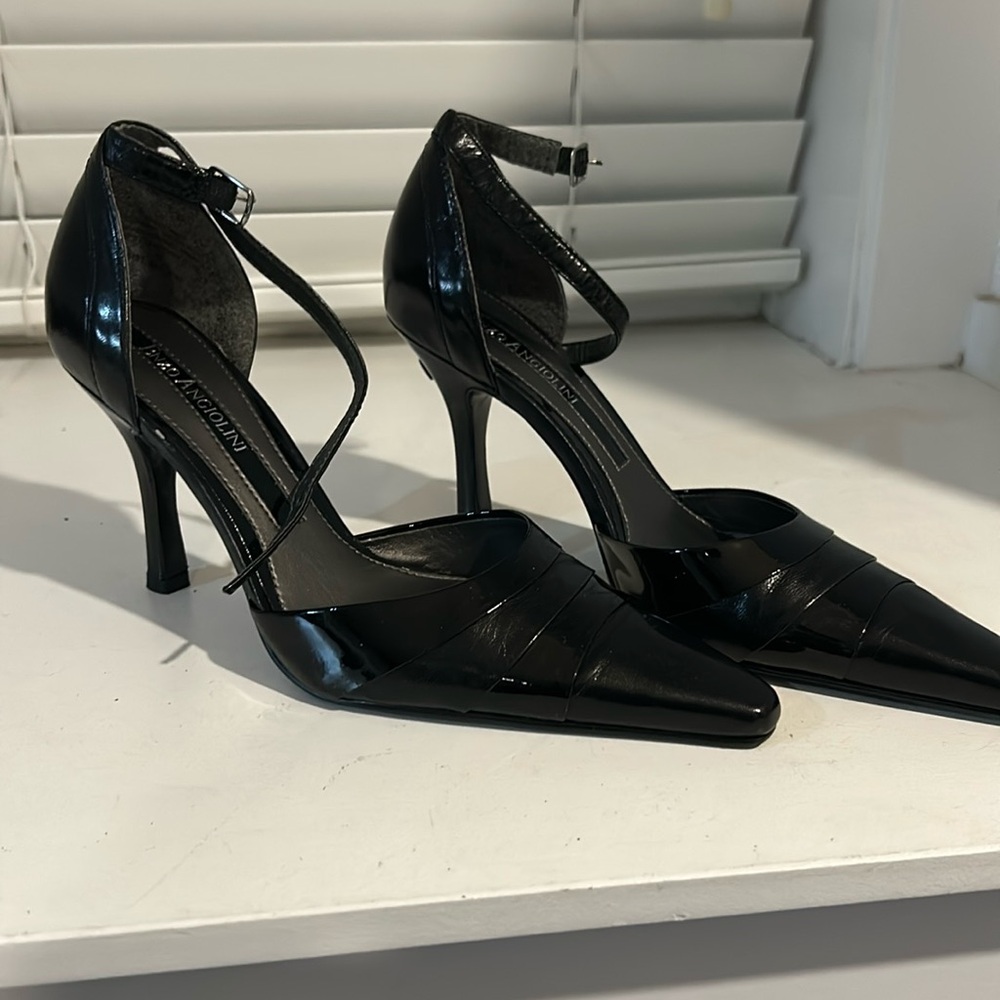 Leather women’s Enzo Angiolini formal evening wear heels.